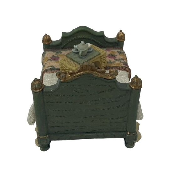 Avon Victorian Memories Miniature Dollhouse Bedroom Boudoir 4 Piece Collection - Picture 4 of 16